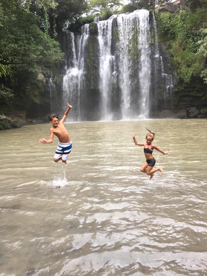 Llanos de Cortes, enfants jouants