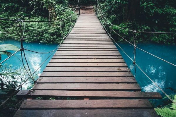 Pont suspendu au Rio Celeste