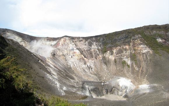 Cratère du Volcan Turrialba au Costa Rica
