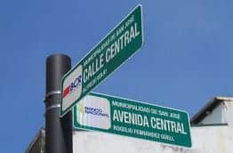 Plaques de rue et numéros à San José