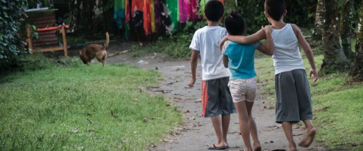 enfants pareo costa rica decouverte