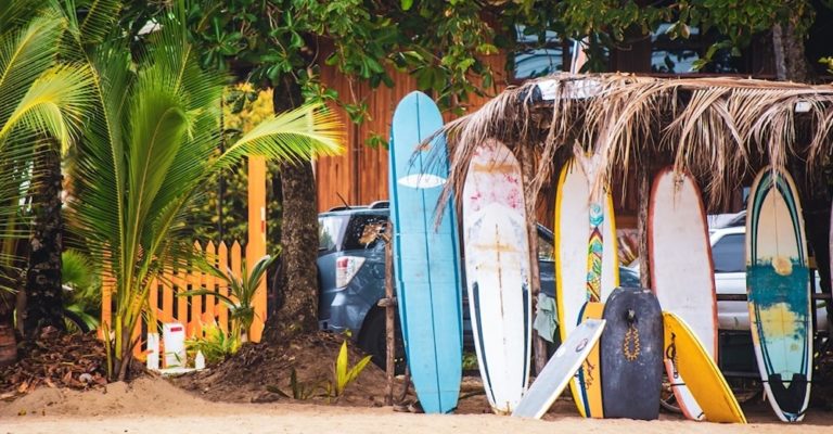 playa cocles caraibes planches surf is costa rica