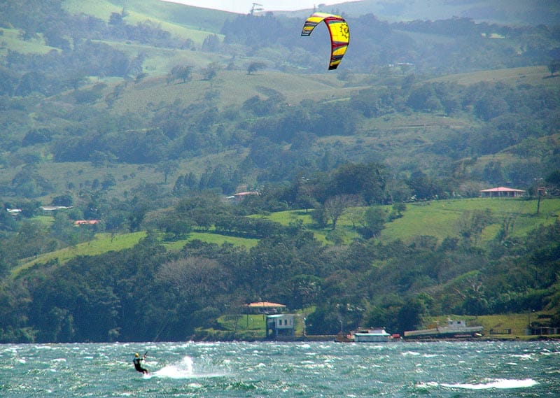Kite surf sur le lac Arenal