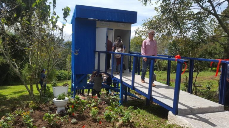 toilettes costa rica decouverte