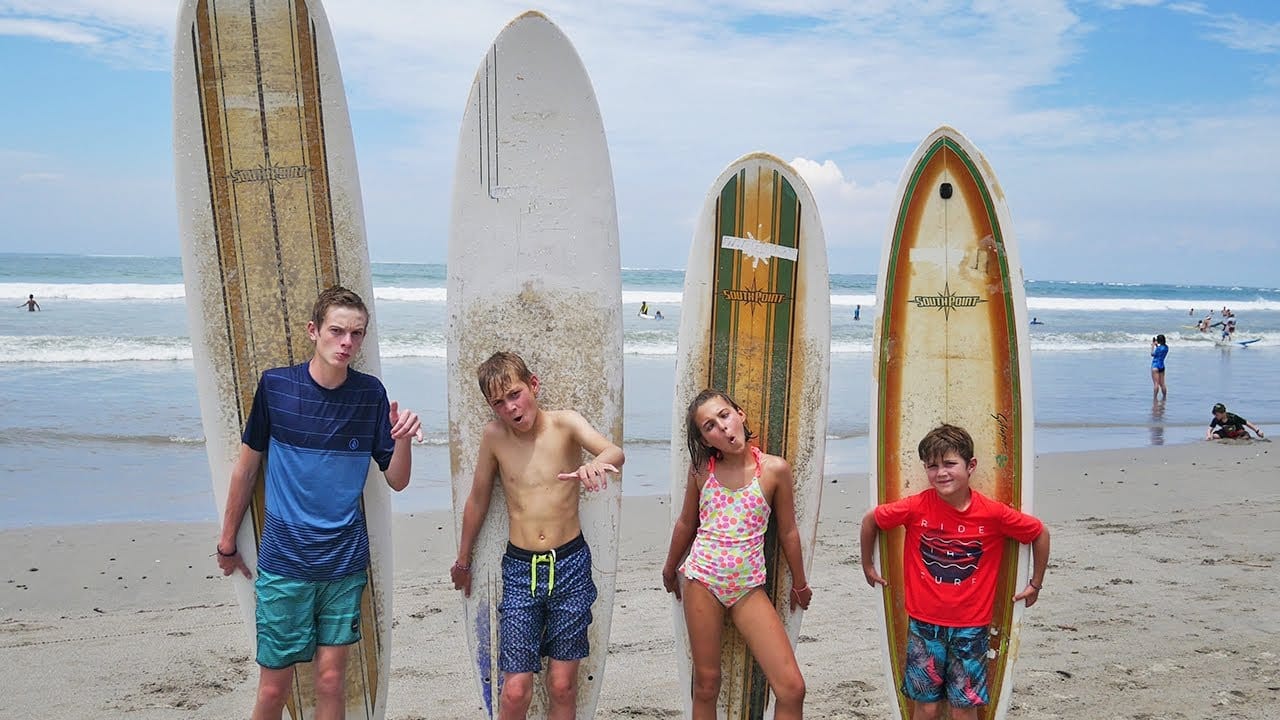 enfants surf costa rica decouverte