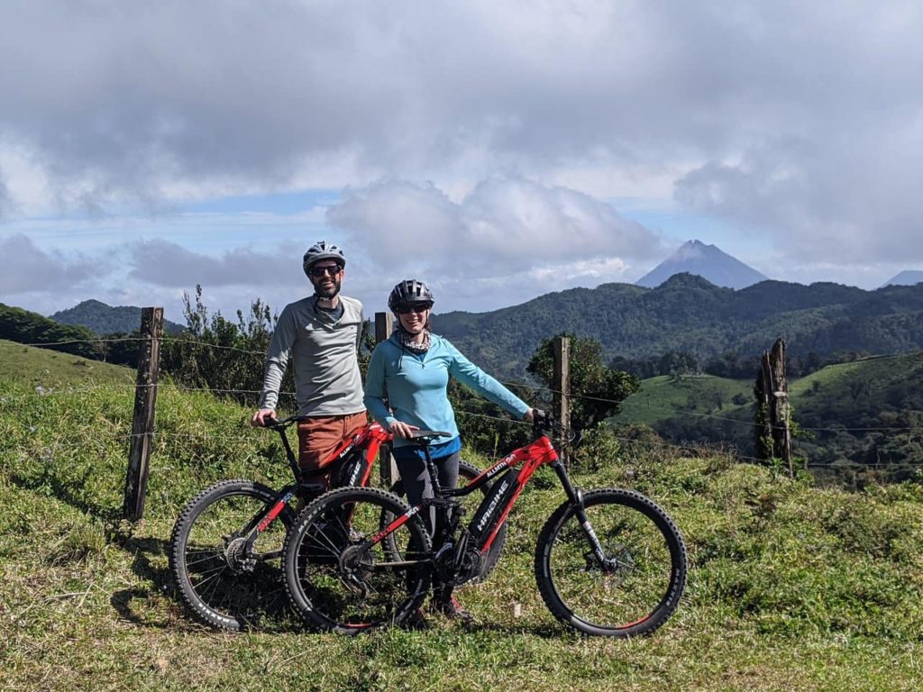 vtt-electrique-monteverde-couple-costa-rica-decouverte