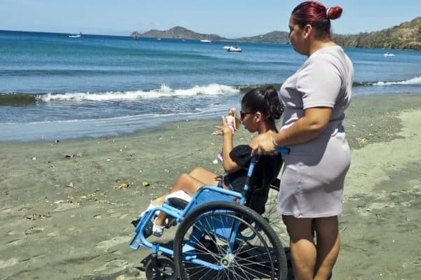 accessibilite-chaise-roulante-playa-hermosa-costa-rica-decouverte