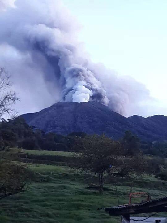 turrialba-volcan-eruption-2014-costa-rica-decouverte