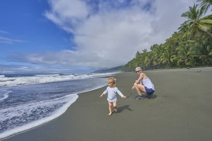 Maman et bébé au Costa Rica
