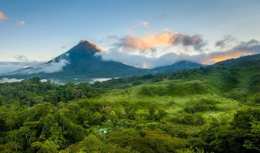 paysage volcan arenal nuage is costa rica decouverte petit fute 1